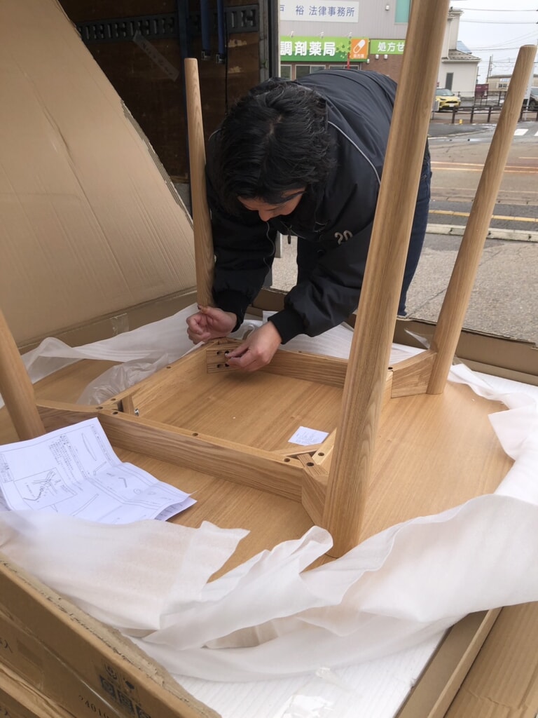 什器搬入　新潟県胎内市