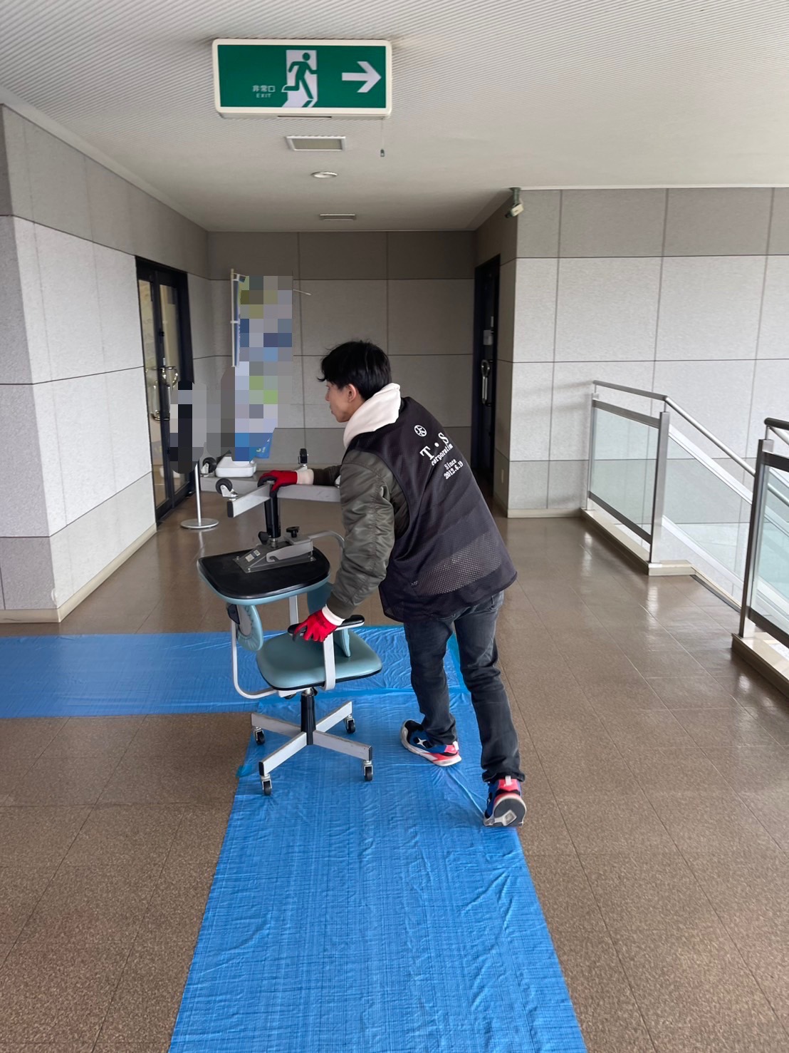 什器搬出作業　富山県中新川郡